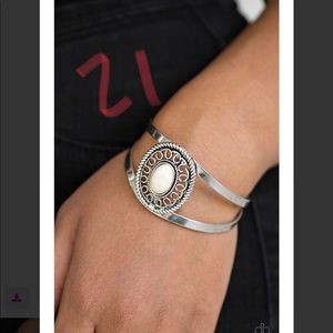Jewelry & accessories